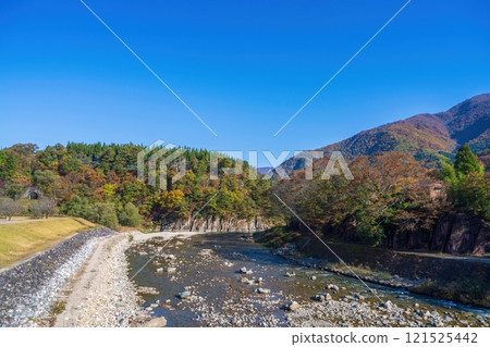 Late autumn scenery seen from the suspension bridge at the entrance to Shirakawa-go 121525442