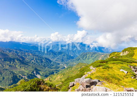 Autumn view of the Tateyama Kurobe Alpine Route from the Murodoyama Observatory 121525552