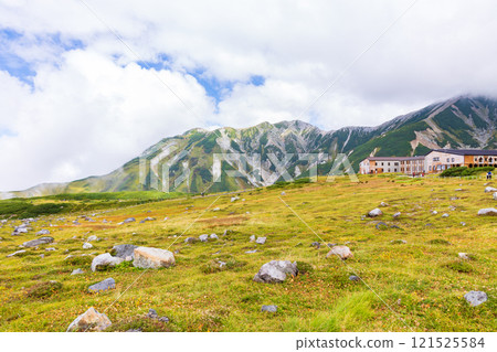 Autumn on the Tateyama Kurobe Alpine Route: Murododaira at the beginning of autumn foliage Autumn on the Tateyama Kurobe Alpine Route: Murododaira at the beginning of autumn foliage 121525584
