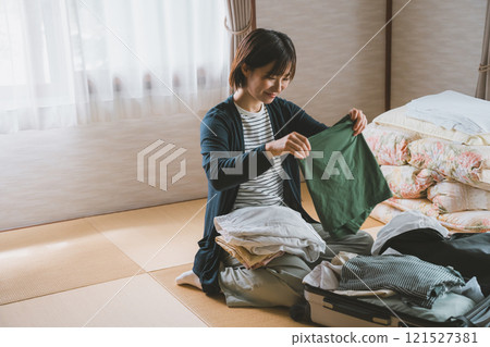 Travel packing 121527381