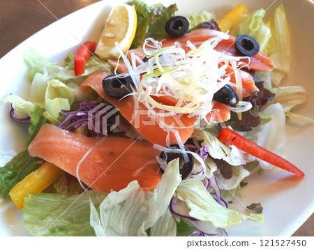 橄欖鮭魚沙拉 121527450