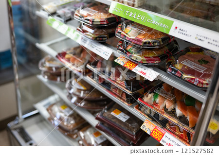 Lunch boxes on display in a store Lunch boxes on display in a store 121527582