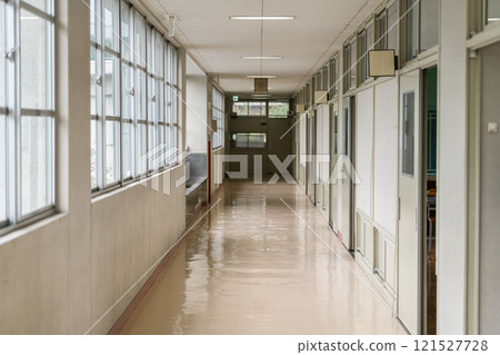 Elementary, junior high and high school buildings and school corridors 121527728
