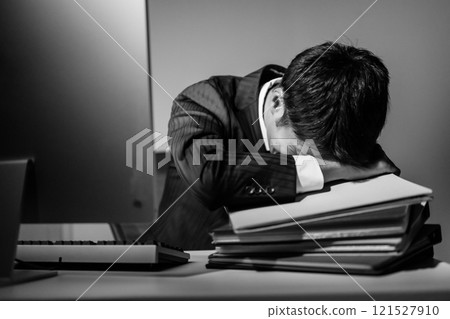 商人在疲憊的時候工作 商人在疲憊的時候工作 121527910