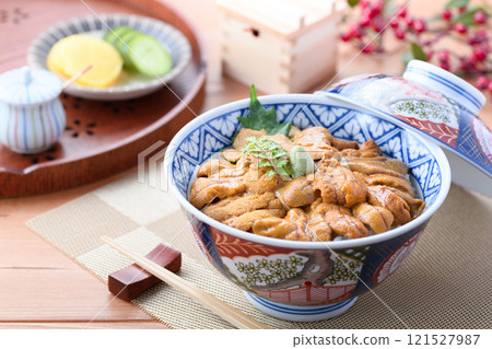 Sea urchin rice bowl made with luxurious high-quality sea urchin 121527987