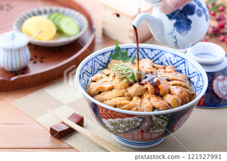 使用奢華的優質海膽製成的海膽碗 121527991