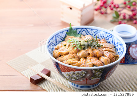 使用奢華的優質海膽製成的海膽碗 使用奢華的優質海膽製成的海膽碗 121527999