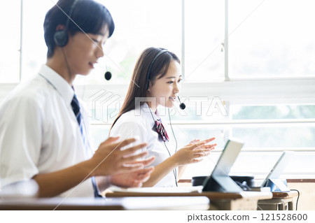 Online English conversation lessons classrooms boys and girls high school junior high school ICT 121528600