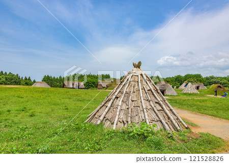 三內丸山遺址、坑民遺址(重建)、世界遺產“北海道及東北北部繩文遺址” 三內丸山遺址、坑民遺址(重建)、世界遺產“北海道及東北北部繩文遺址” 121528826