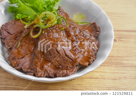 Roast beef bowl 121529811