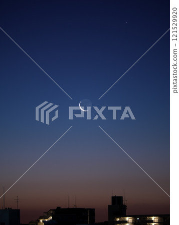 月亮在冬天的黎明昇起 月亮在冬天的黎明昇起 121529920