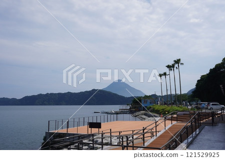 "A relaxing journey into the beautiful scenery and mysterious depths of Lake Ikeda" 121529925