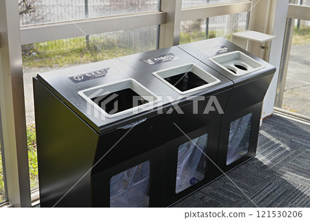 Sorting trash bins in public facilities 121530206