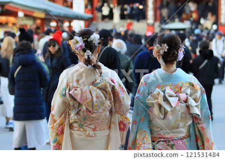 Back view of a woman wearing a kimono, a woman wearing a furisode, a woman wearing formal attire for the first shrine visit of the year Back view of a woman wearing a kimono, a woman wearing a furisode, a woman wearing formal attire for the first shrine visit of the year 121531484