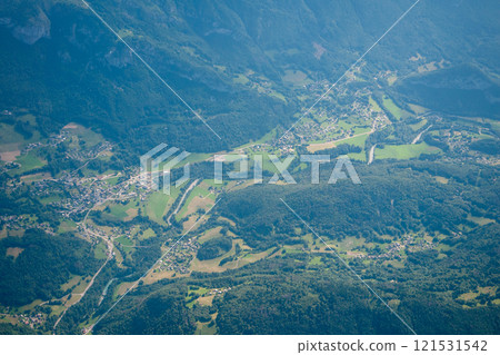 瑞士日內瓦附近美麗的鳥瞰圖 121531542