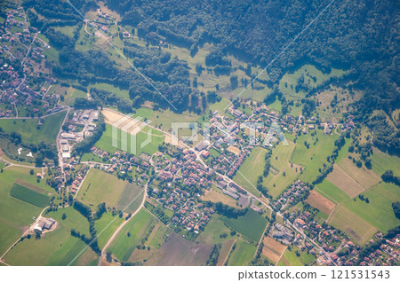 瑞士日內瓦附近美麗的鳥瞰圖 121531543