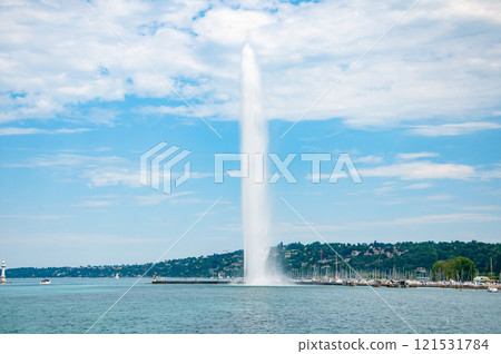 A view of the fountain on Lake Geneva in Switzerland 121531784