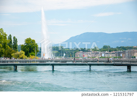 瑞士日內瓦日內瓦湖大噴泉的景色 121531797