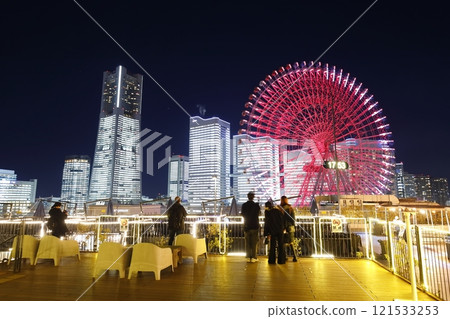 <Kanagawa Prefecture> Yokohama Minato Mirai, office building illuminated at night <Kanagawa Prefecture> Yokohama Minato Mirai, office building illuminated at night 121533253