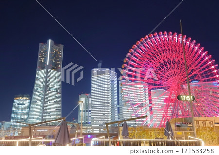 《神奈川縣》橫濱港未來/辦公室燈火通明的夜景 121533258
