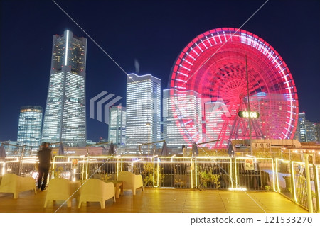 《神奈川縣》橫濱港未來/辦公室燈火通明的夜景 《神奈川縣》橫濱港未來/辦公室燈火通明的夜景 121533270