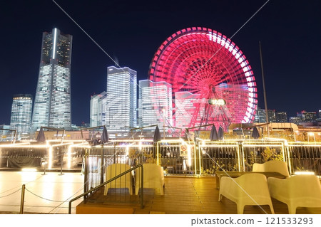 《神奈川縣》橫濱港未來/辦公室燈火通明的夜景 121533293