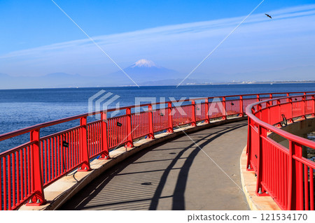 Enoshima: A place of faith in Enoshima. A view from Iwaya Bridge leading to the cave of Iwaya (First Iwaya). 121534170