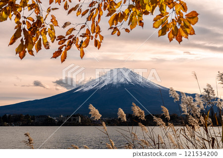 View of mount Fuji with background clouds and wooden fence at lake Kawaguchiko in foreground 121534200