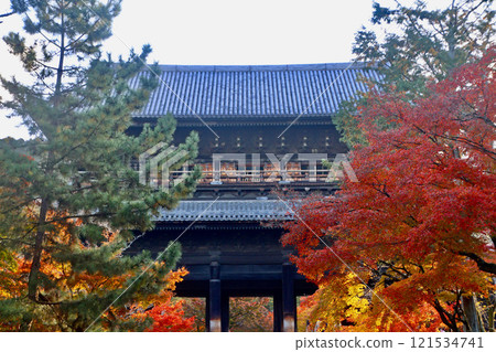Nanzenji Temple, Sanmon Gate, and Autumn Leaves (Sakyo Ward, Kyoto) Nanzenji Temple, Sanmon Gate, and Autumn Leaves (Sakyo Ward, Kyoto) 121534741