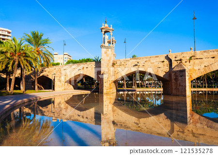 The Puente del Mar bridge in Valencia, Spain 121535278
