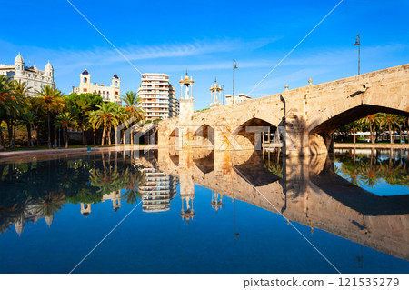 The Puente del Mar bridge in Valencia, Spain The Puente del Mar bridge in Valencia, Spain 121535279