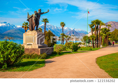Public park in Stresa town 121538202