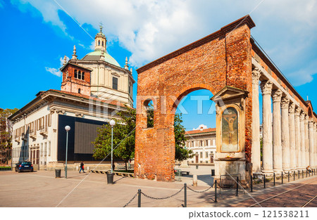 Colonne di San Lorenzo, Milan 121538211