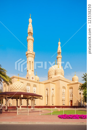 Jumeirah Mosque in Dubai, UAE Jumeirah Mosque in Dubai, UAE 121538250