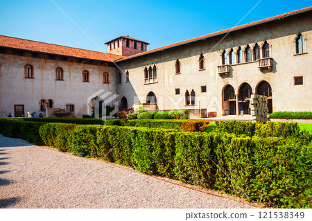 Castelvecchio Castle in Verona, Italy 121538349