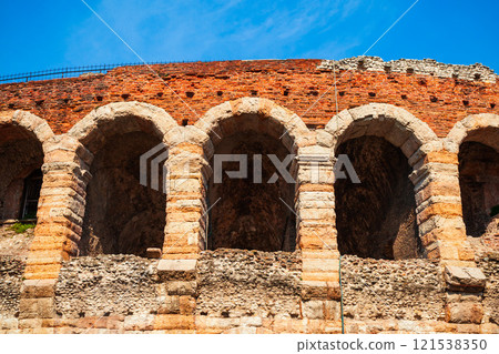 Verona Arena Roman amphitheatre, Italy 121538350