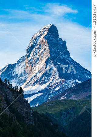Matterhorn mountain range in Switzerland 121538417