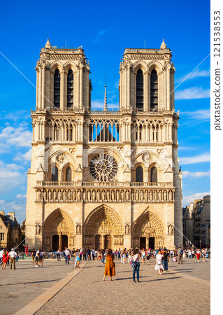 Notre Dame de Paris, France 121538553