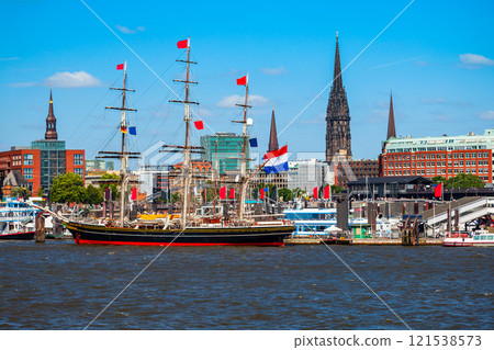 Hamburg city centre view, Germany Hamburg city centre view, Germany 121538573