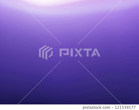 A photo with light shining from above, gradation, mysterious 121539177