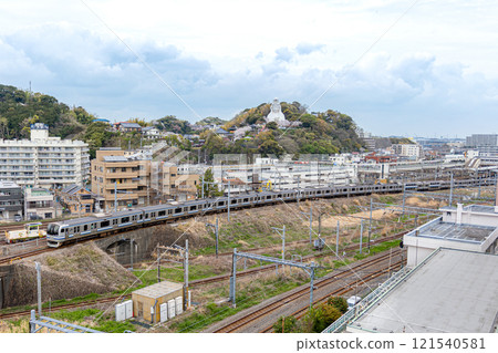 Yokosuka Line E217 series in Ofuna blooming in spring Yokosuka Line E217 series in Ofuna blooming in spring 121540581