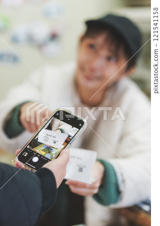 老式蔬果店的年輕女店員【Nuttari Terrace商業街提供】 121541158