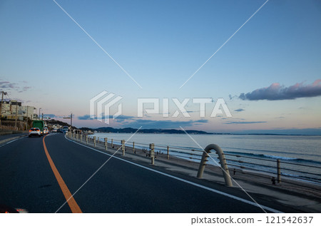 A drive at dusk in winter at Shichirigahama A drive at dusk in winter at Shichirigahama 121542637