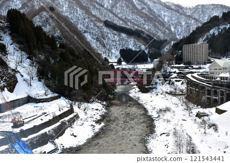 Kurobe Unazuki Onsen in winter (Kurobe City, Toyama Prefecture) 121543441