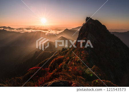 天狗岳和日出 121543573