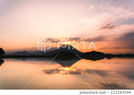 Clouds dyed in the morning glow and Sanuki Fuji 121543594