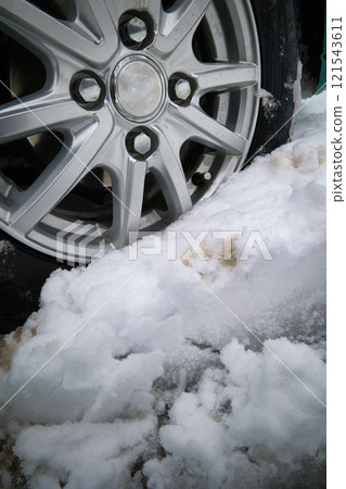 適用於在雪路上行駛的汽車的無釘子防滑輪胎 121543611