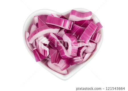 Red onion slices in ceramic bowl isolated on a white background. Top view. Flat lay 121543664