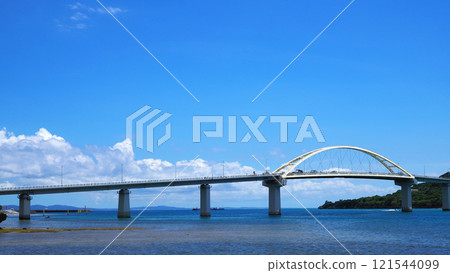 Motobu Town, Okinawa Prefecture Sesoko Bridge, A spectacular view of the sea 121544099