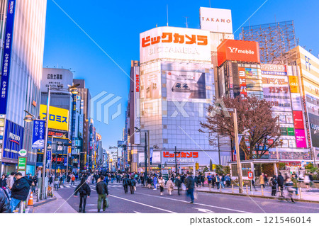 日本東京城市景觀:邁入新時代…年末新宿站東口的行屍天堂。威脅的成人趨勢...邁向輝煌的時代...=29th 日本東京城市景觀:邁入新時代…年末新宿站東口的行屍天堂。威脅的成人趨勢...邁向輝煌的時代...=29th 121546014